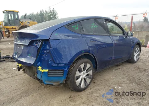 2021 Tesla Model Y Long Range Dual Motor All-Wheel Drive z USA, uszkodzony, nr VIN 5YJYGDEE1MF105048